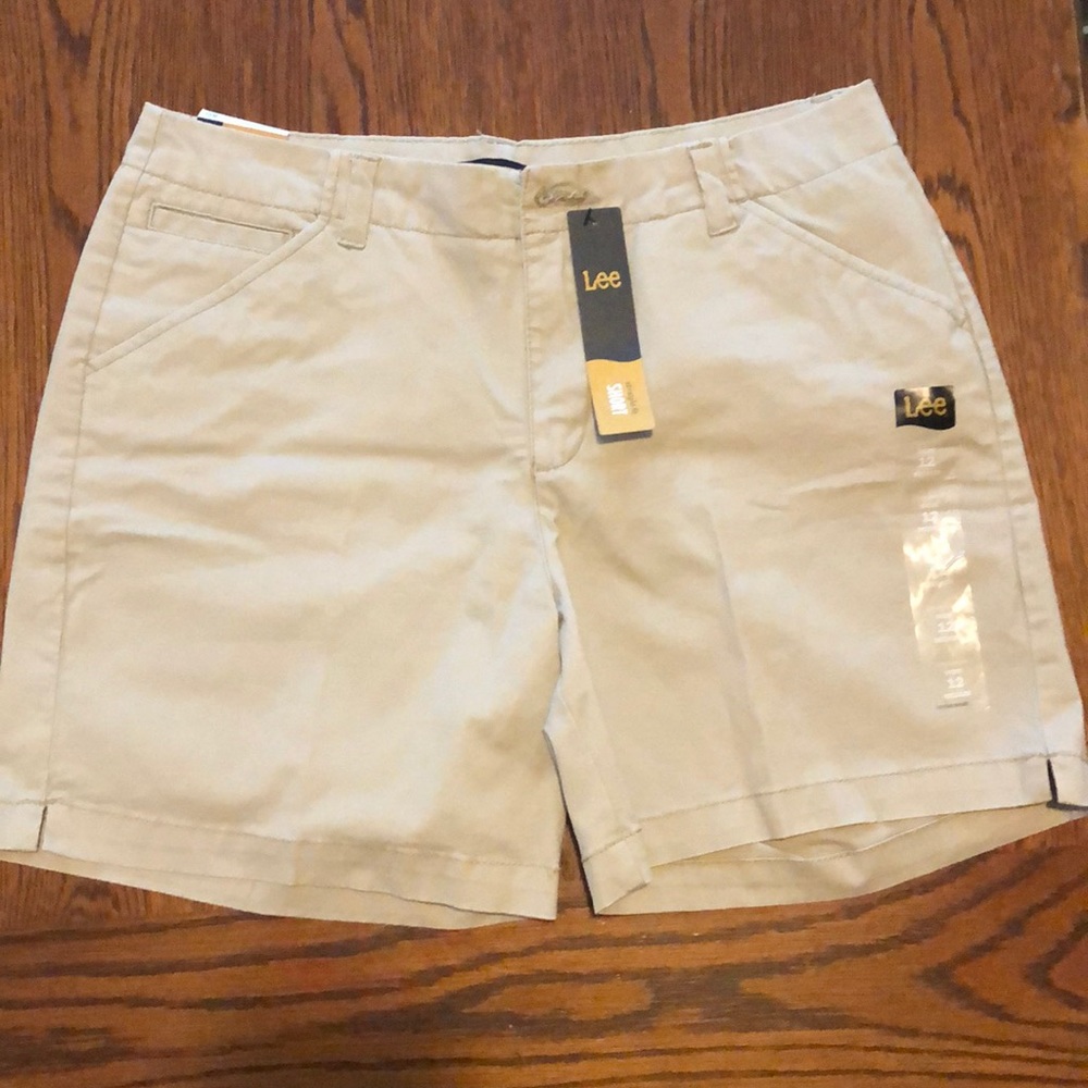 NWT: Straight fit short Lee brand shorts